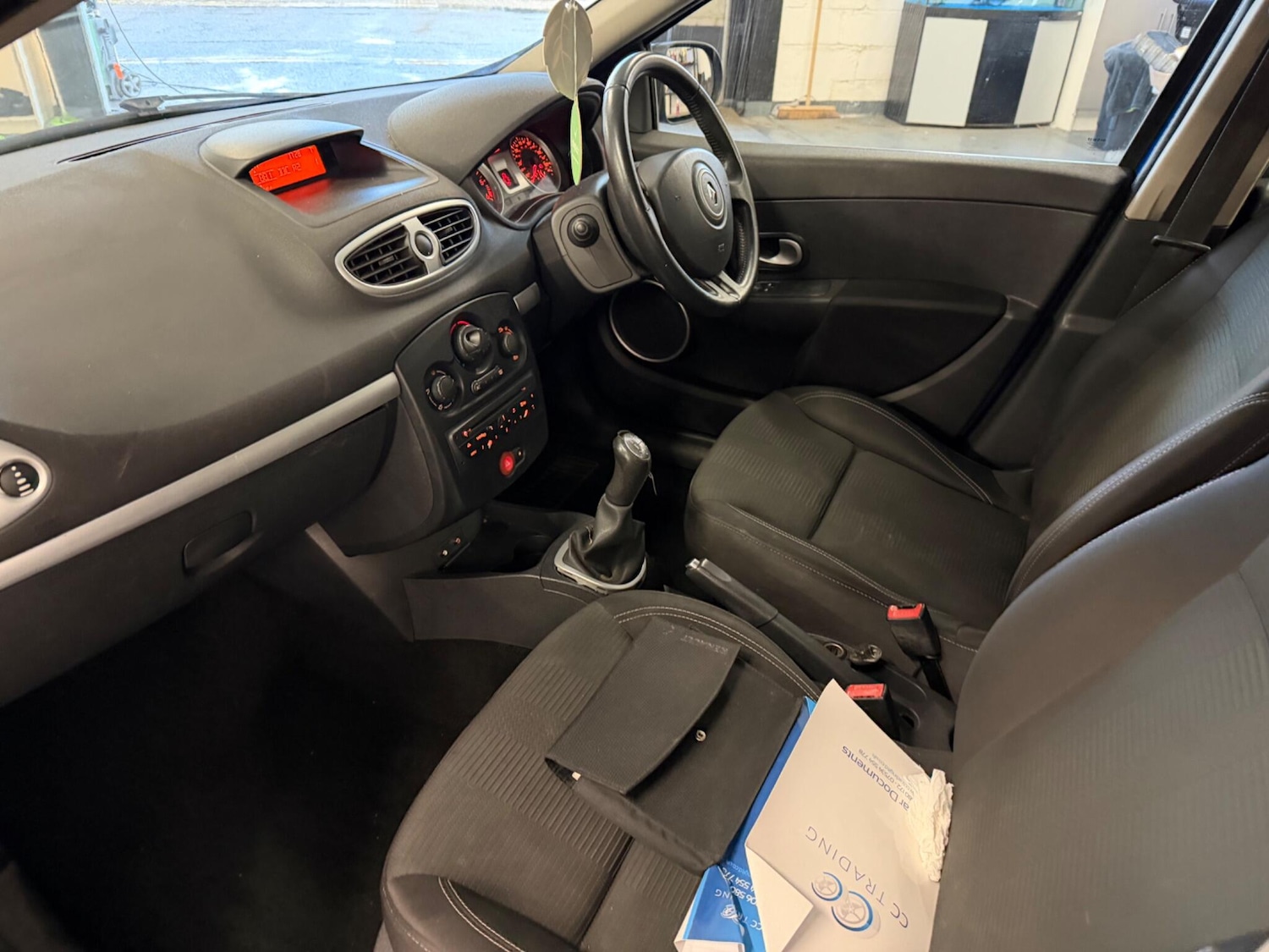 Used Renault Clio 2010 for sale - 77559941: Photo 21