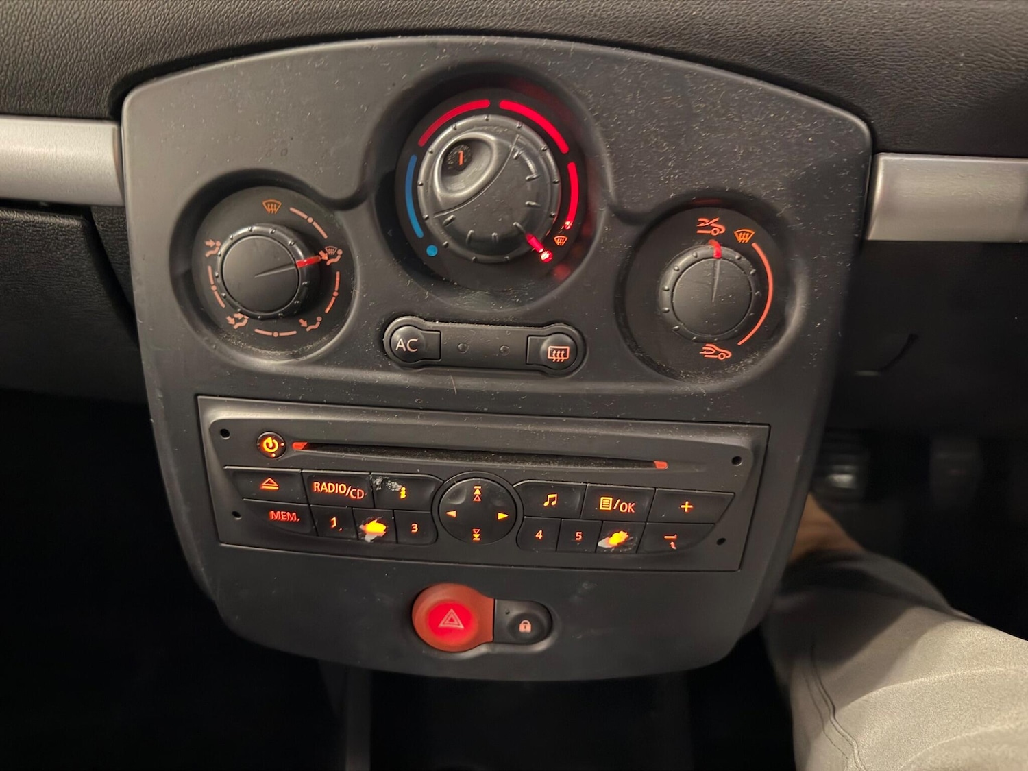 Used Renault Clio 2010 for sale - 77559941: Photo 9