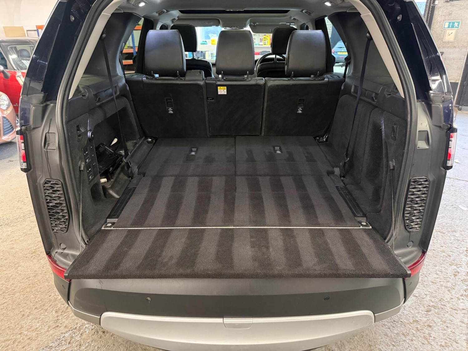 Used Land Rover Discovery 2018 for sale - 77585920: Photo 42