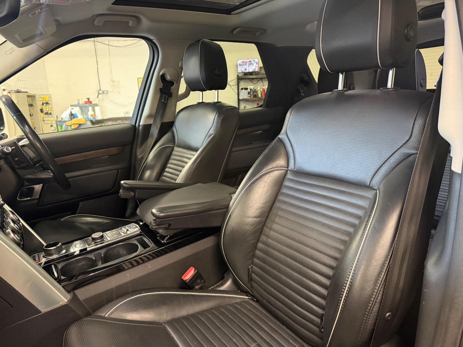 Used Land Rover Discovery 2018 for sale - 77585920: Photo 47