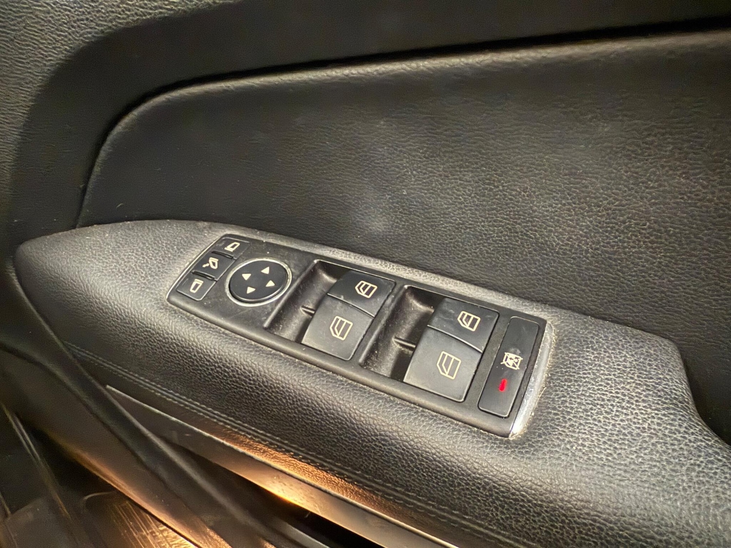 Used Mercedes-Benz E Class 2011 for sale - 76239588: Photo 36