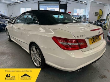 Used Mercedes-Benz E-Class 2011 for sale - 76239588: Photo 4