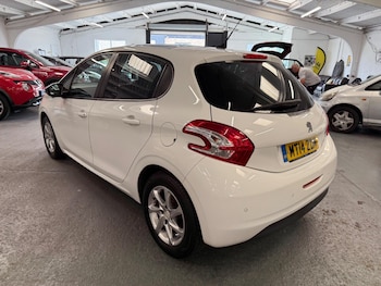 Used Peugeot 208 2014 for sale - 75677560: Photo