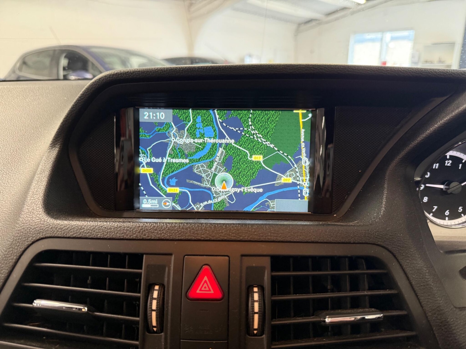 Used Mercedes-Benz E Class 2011 for sale - 76992994: Photo 25