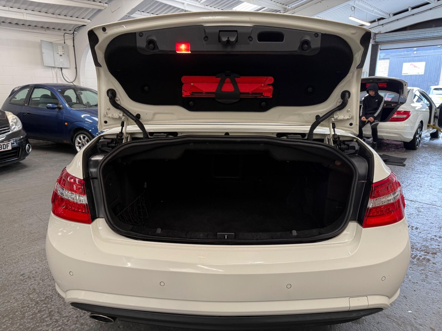 Used Mercedes-Benz E Class 2011 for sale - 76992994: Photo 30