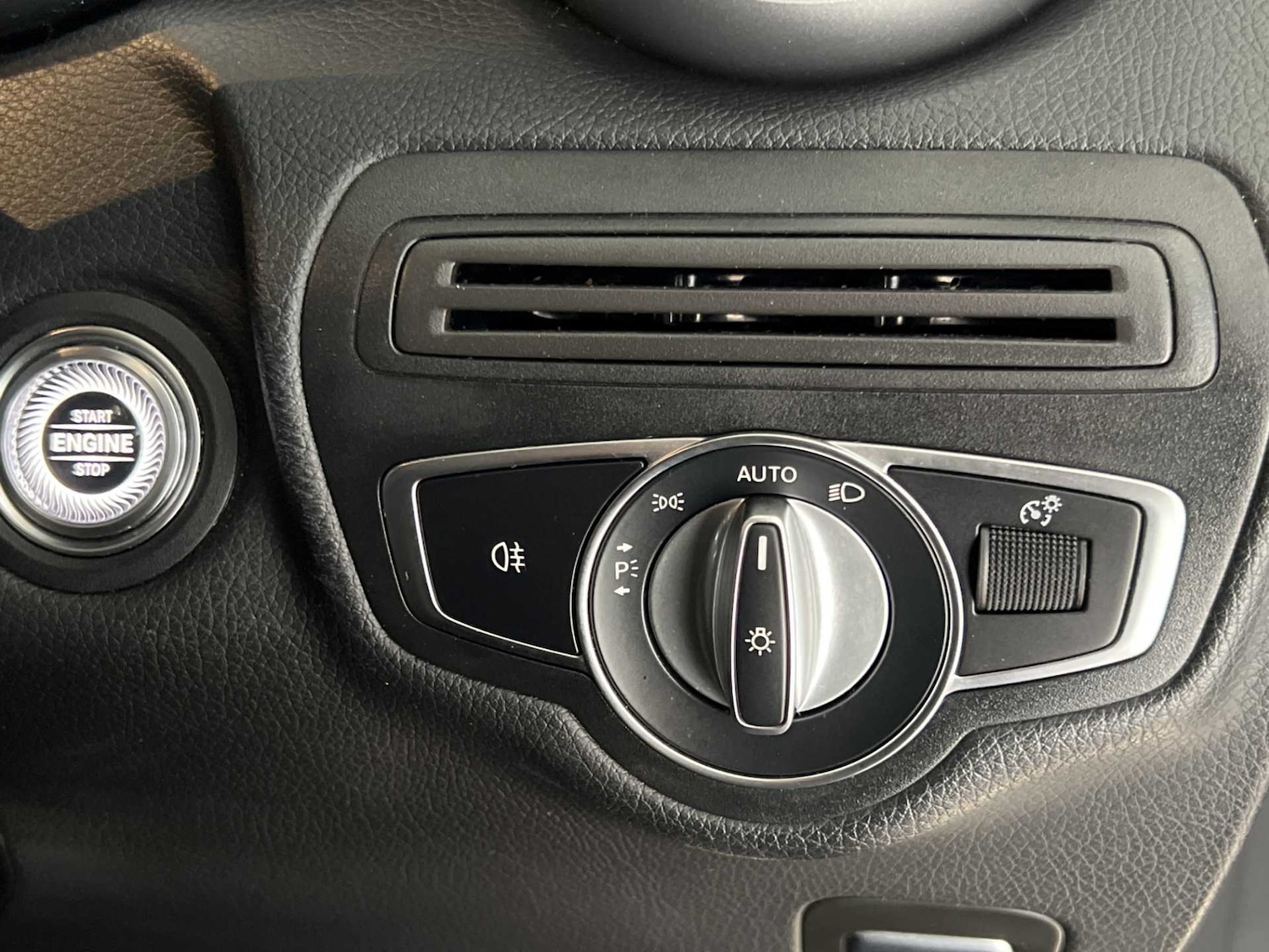 Used Mercedes-Benz GLC 2020 for sale - 76125871: Photo 33