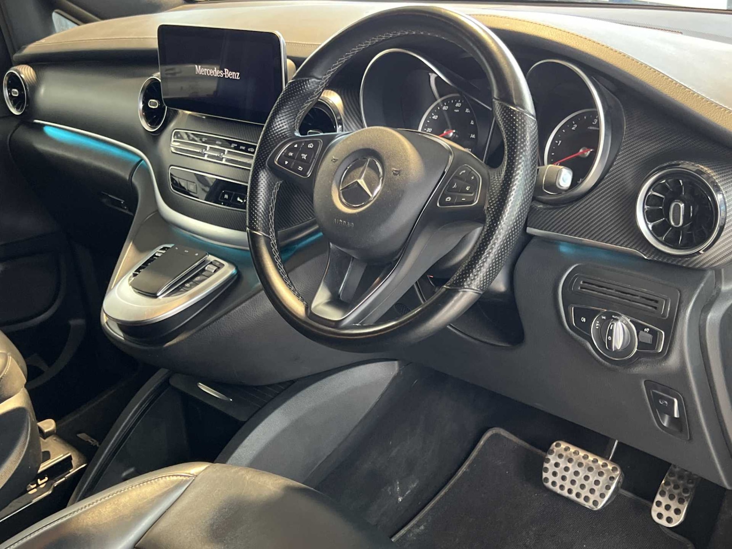 Used Mercedes-Benz V-Class 2023 for sale - 76411268: Photo 15