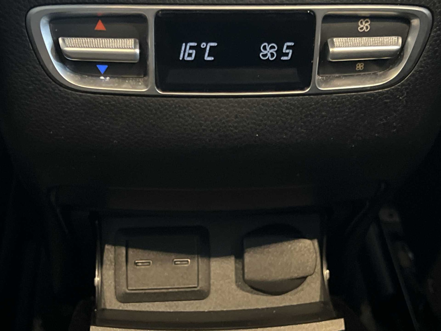 Used Mercedes-Benz GLC 2021 for sale - 77083072: Photo 27