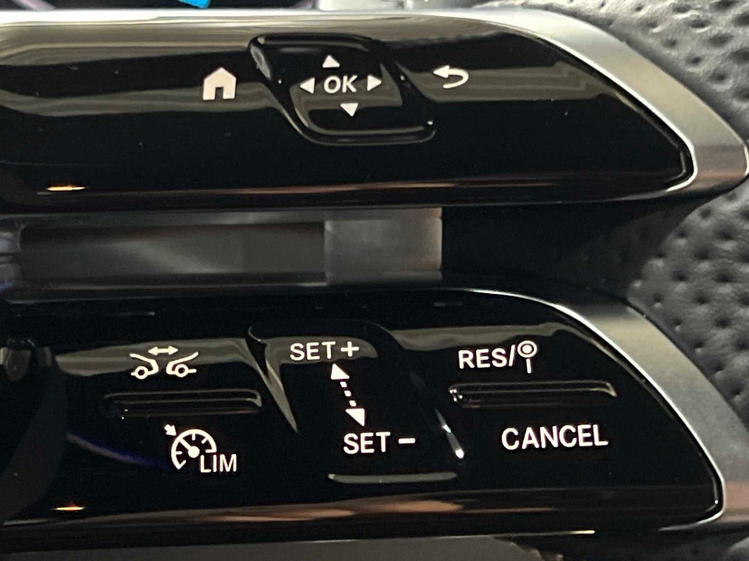 Used Mercedes-Benz GLC 2024 for sale - 76929071: Photo 32