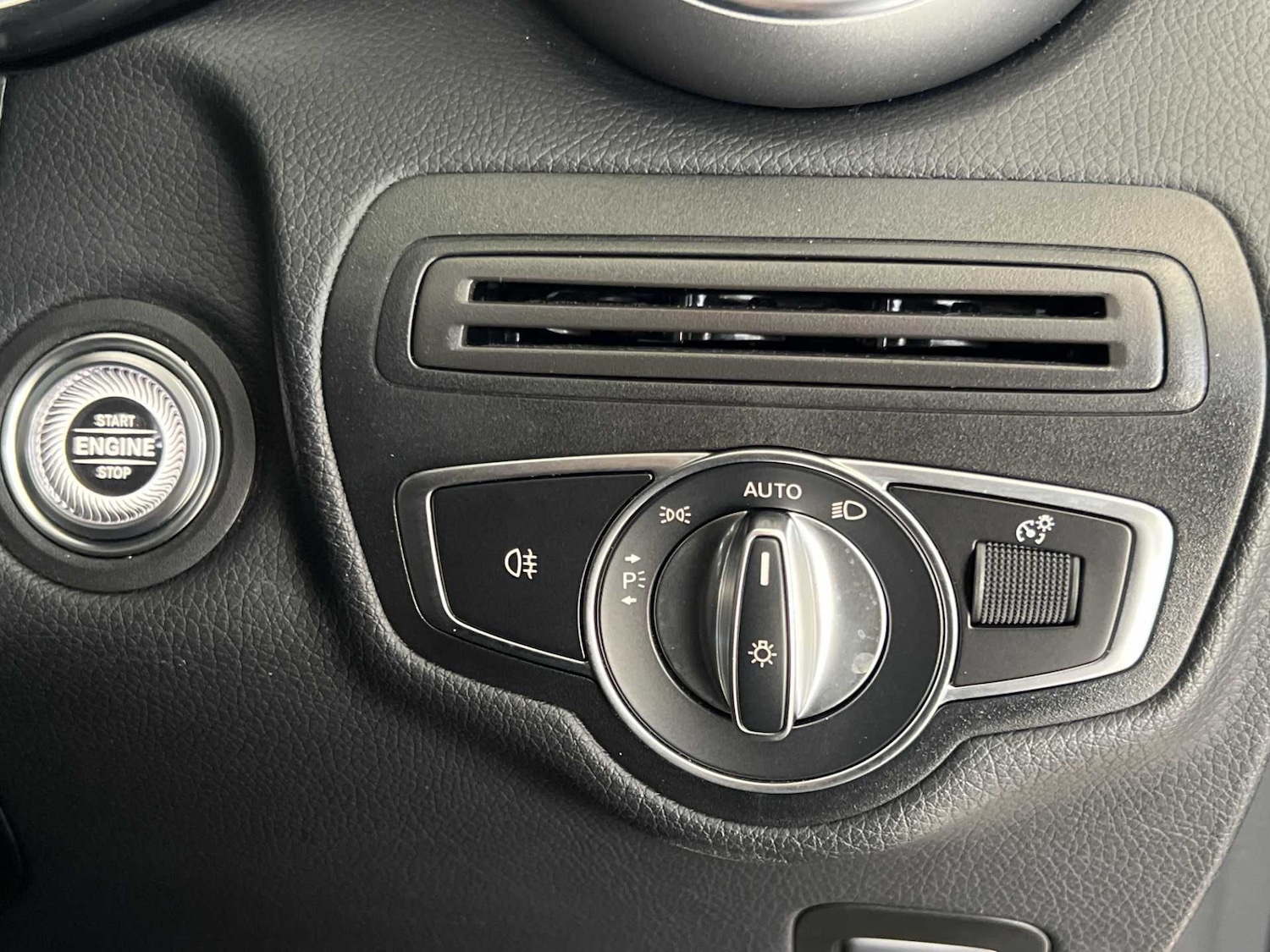 Used Mercedes-Benz GLC 2021 for sale - 76088065: Photo 33