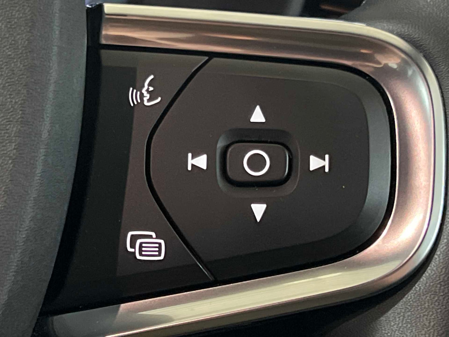 Used Volvo XC40 2022 for sale - 78149074: Photo 32