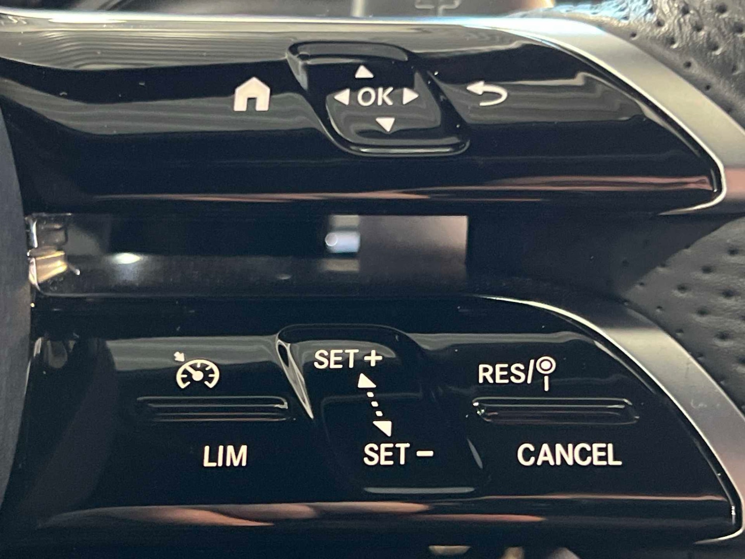 Used Mercedes-Benz GLA 2024 for sale - 76692108: Photo 32