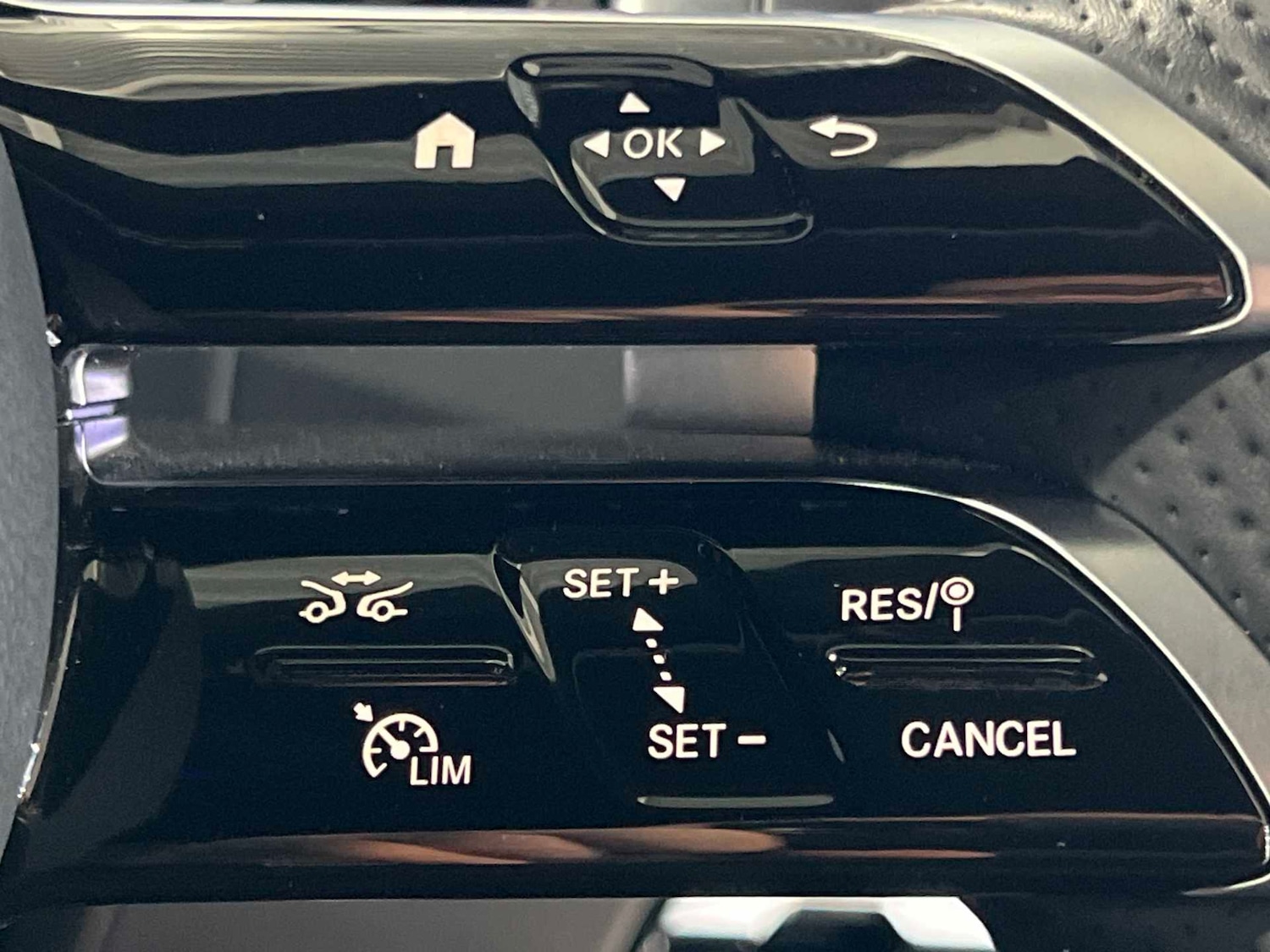 Used Mercedes-Benz GLC 2024 for sale - 76648927: Photo 32