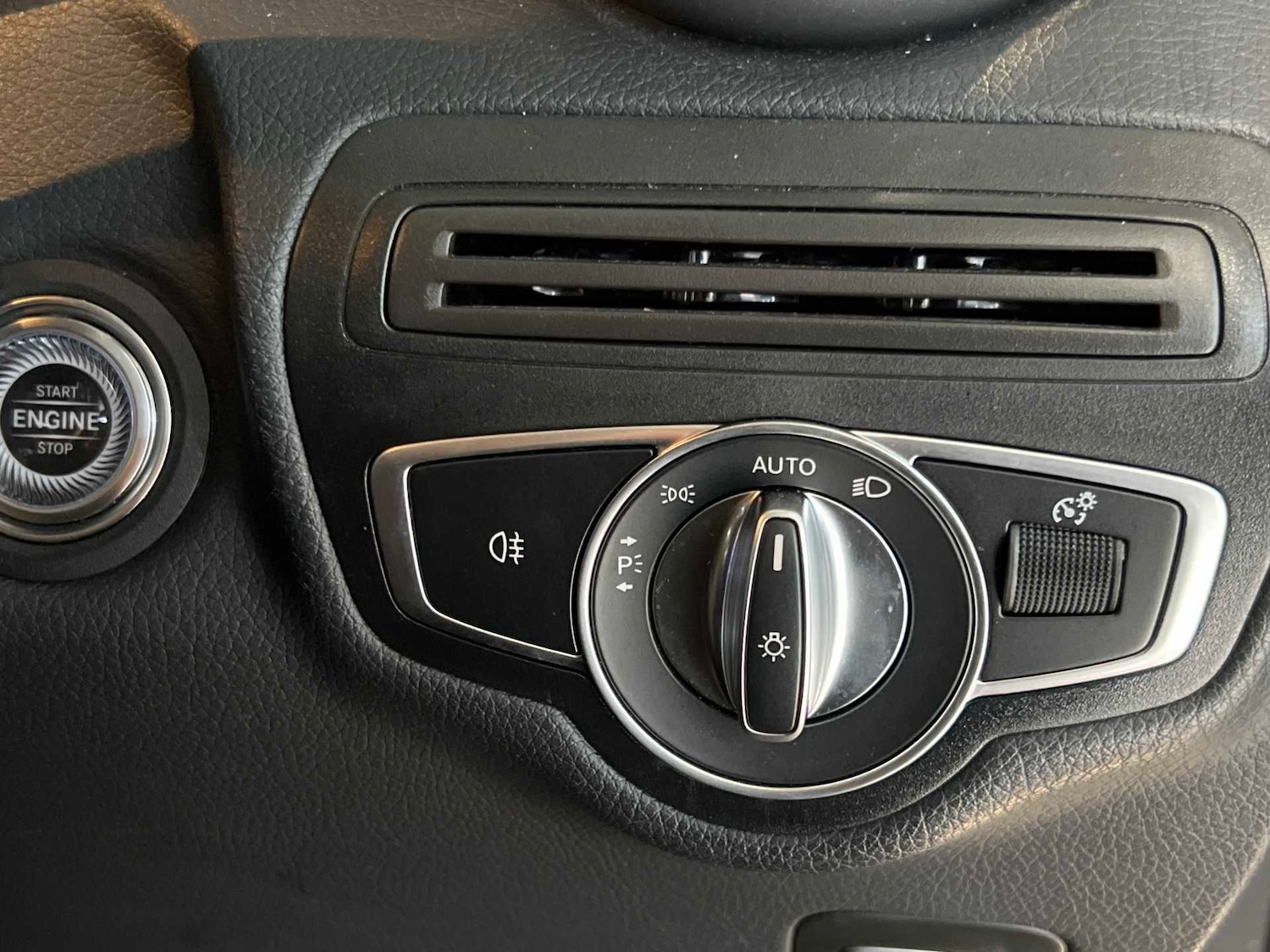 Used Mercedes-Benz GLC 2021 for sale - 76929104: Photo 33