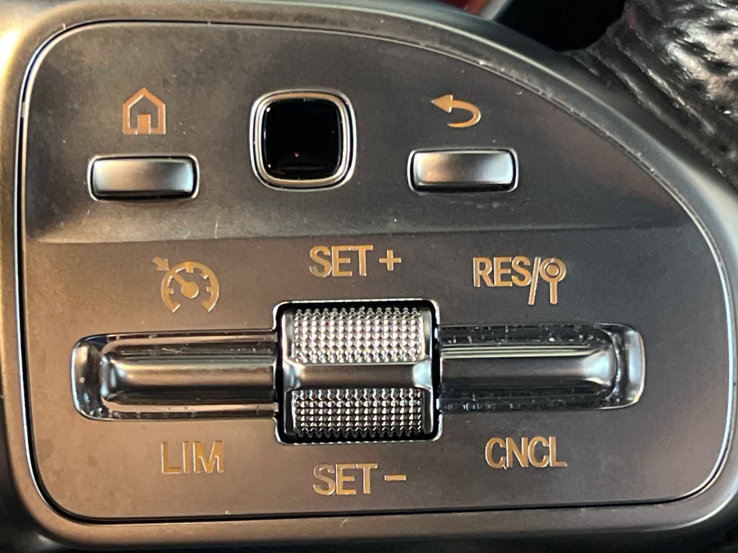 Used Mercedes-Benz GLC 2023 for sale - 76889879: Photo 32