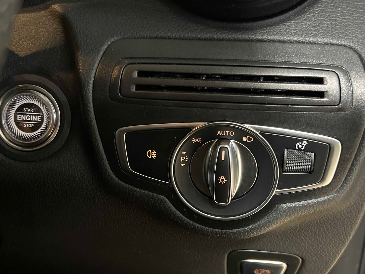 Used Mercedes-Benz GLC 2023 for sale - 76889879: Photo 33