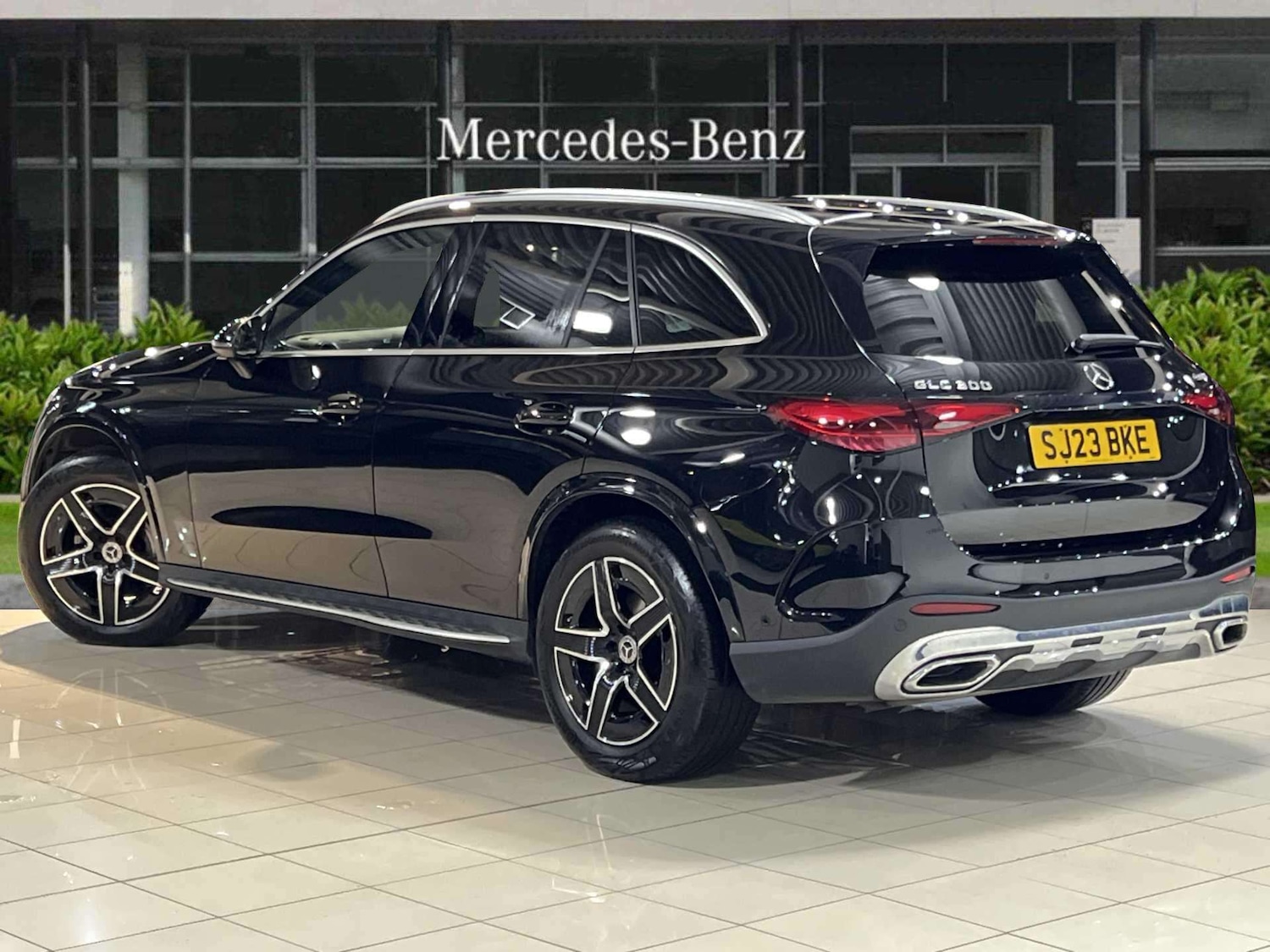 Used Mercedes-Benz GLC 2023 for sale - 76668913: Photo 2