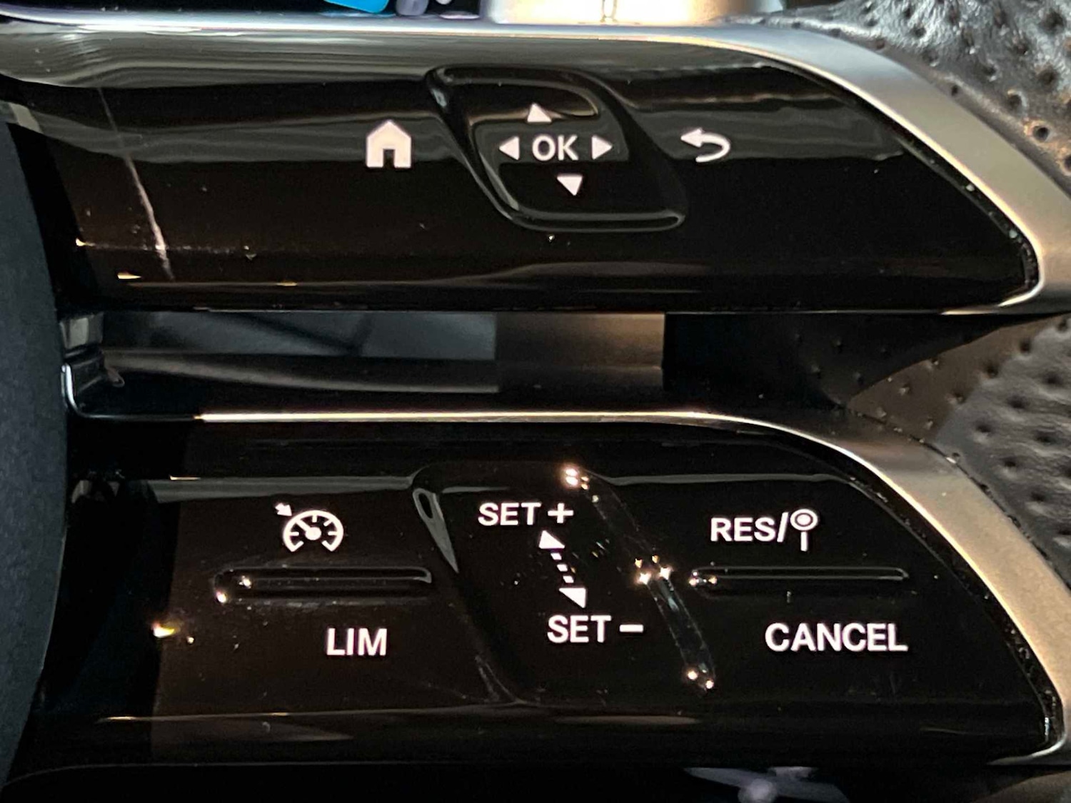 Used Mercedes-Benz GLC 2023 for sale - 76668913: Photo 32