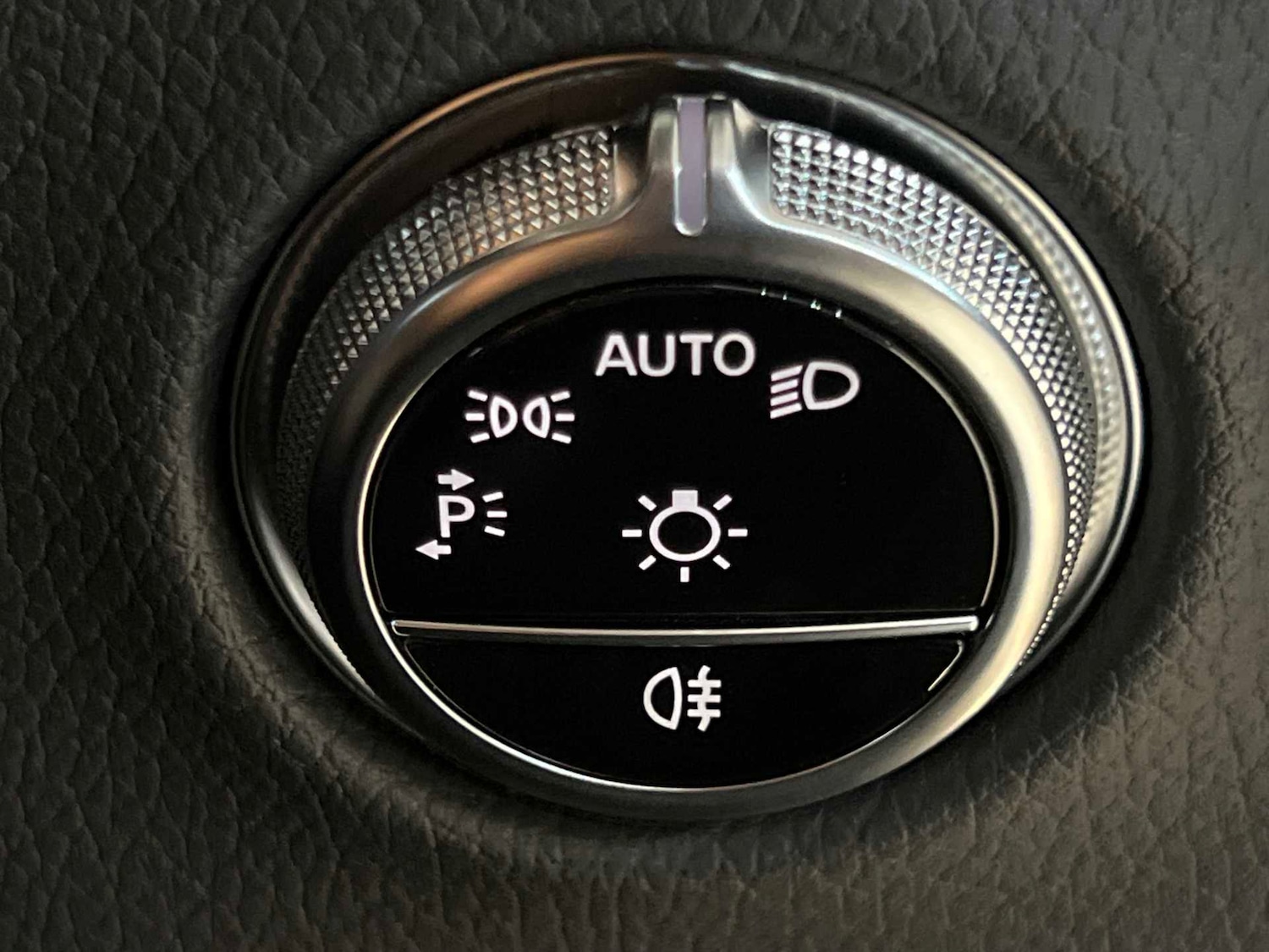 Used Mercedes-Benz GLC 2023 for sale - 76668913: Photo 33