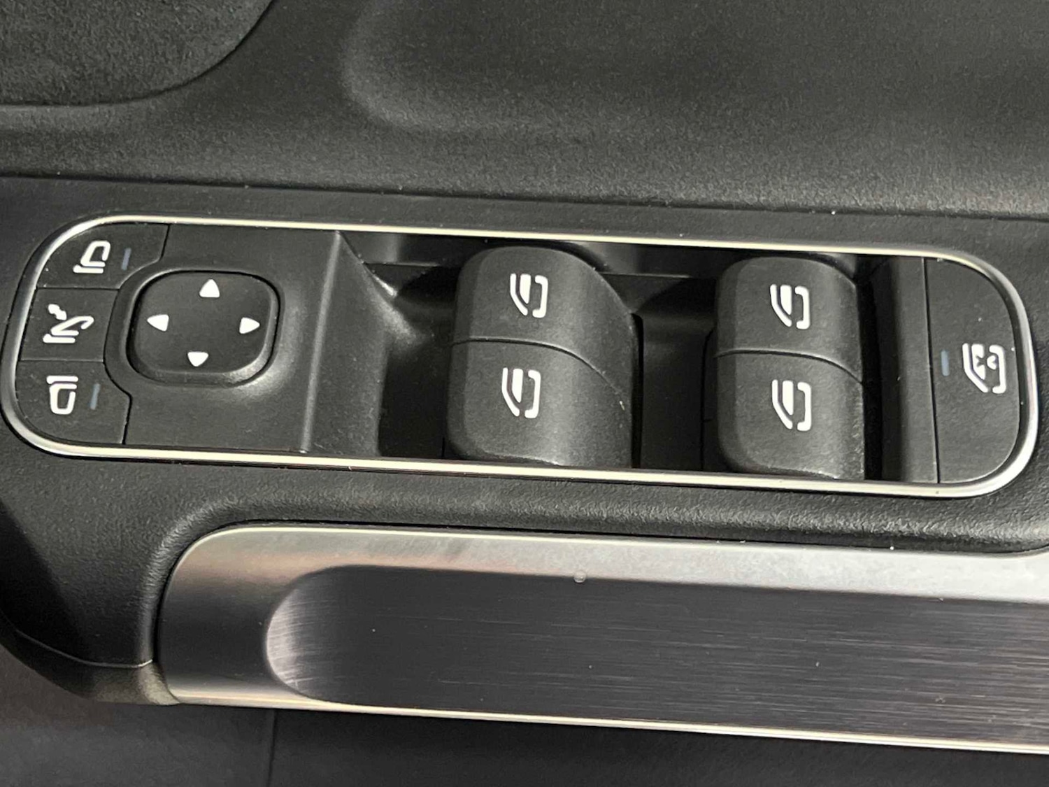 Used Mercedes-Benz EQB for sale - 77239917: Photo 34