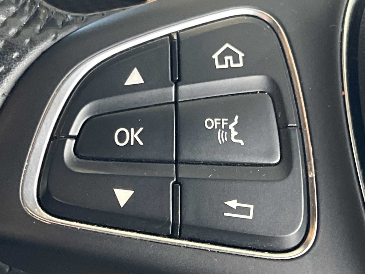 Used Mercedes-Benz V-Class 2023 for sale - 75951362: Photo 32