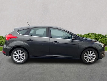 Used Ford Focus 2017 for sale - 76207446: Photo 3