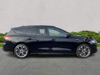 Used Ford Focus 2023 for sale - 76134328: Photo 2