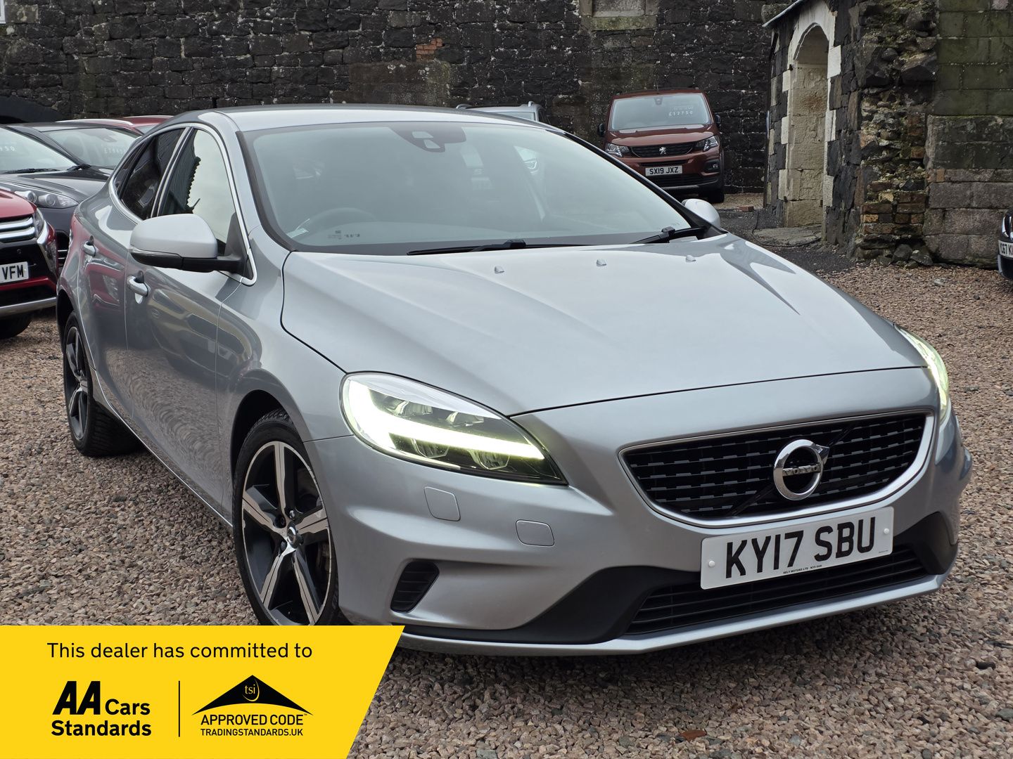 Used Volvo V40 2017 for sale - 77614597: Photo 1