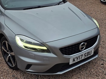 Used Volvo V40 2017 for sale - 77614597: Photo