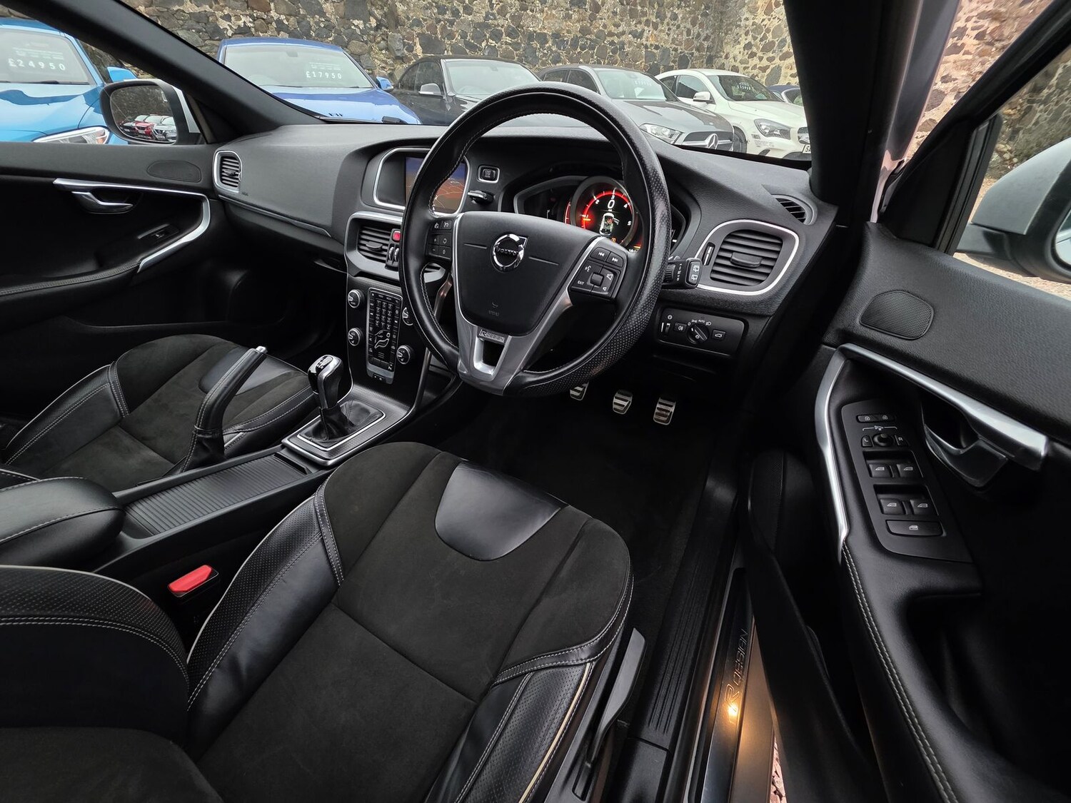 Used Volvo V40 2017 for sale - 77614597: Photo 8