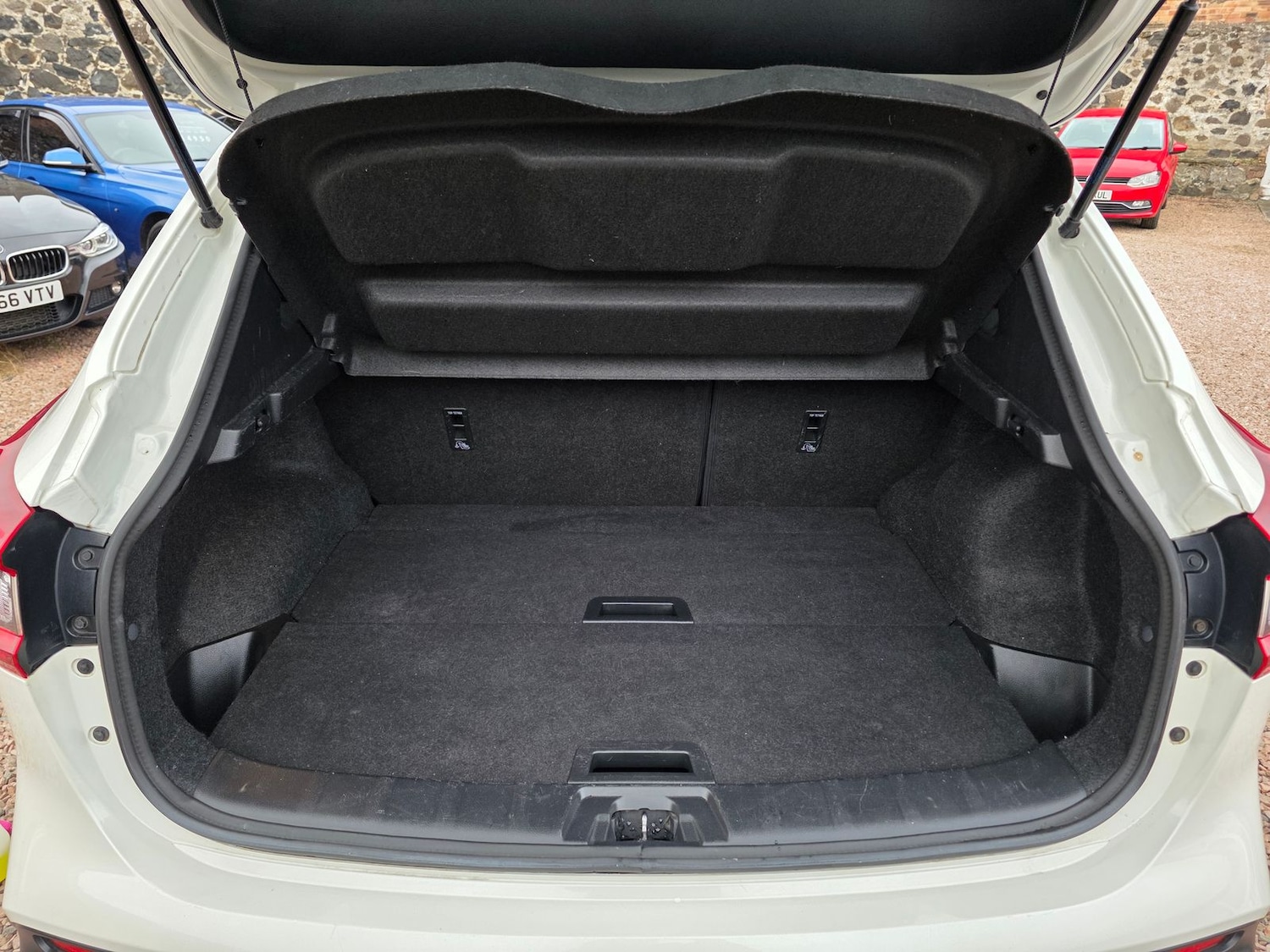 Used Nissan Qashqai 2018 for sale - 76731670: Photo 13