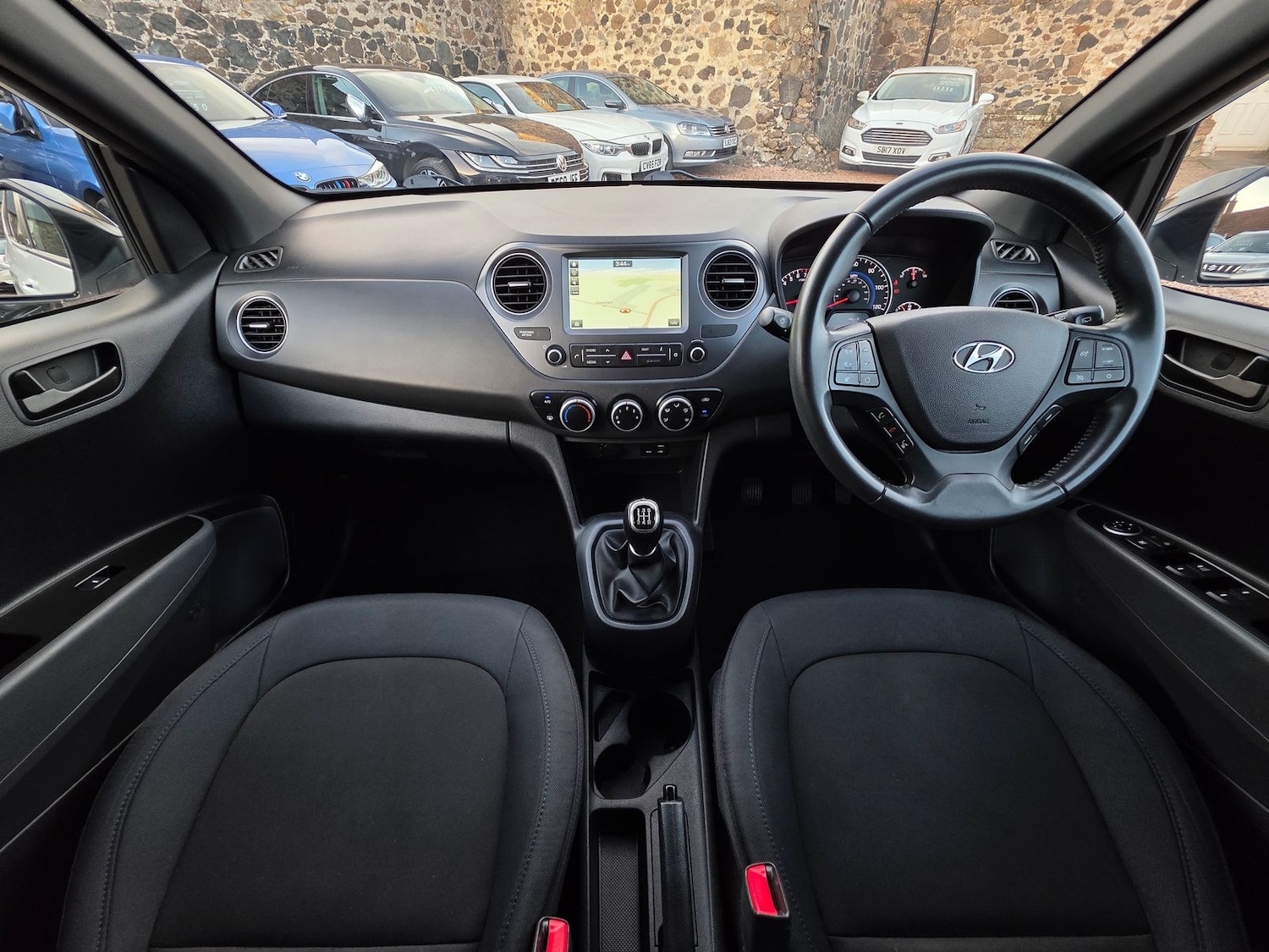 Used Hyundai i10 2018 for sale - 76400584: Photo 6