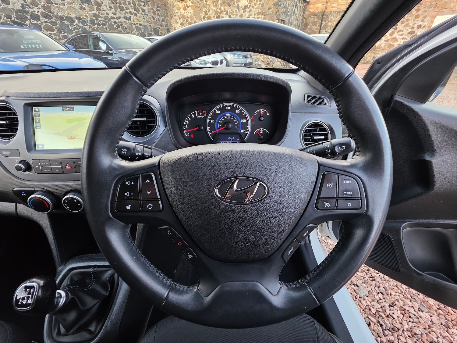 Used Hyundai i10 2018 for sale - 76400584: Photo 8