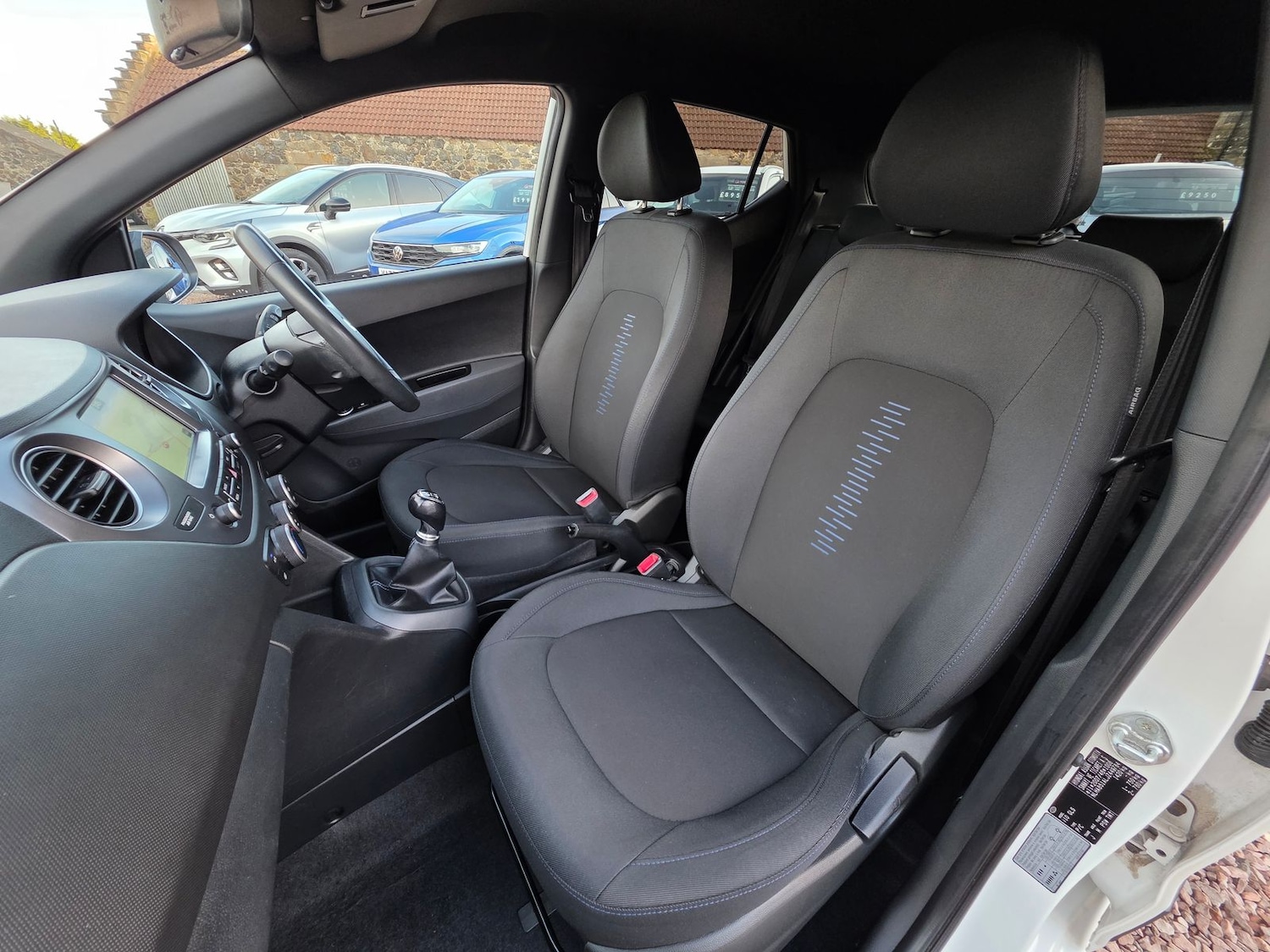 Used Hyundai i10 2018 for sale - 76400584: Photo 9