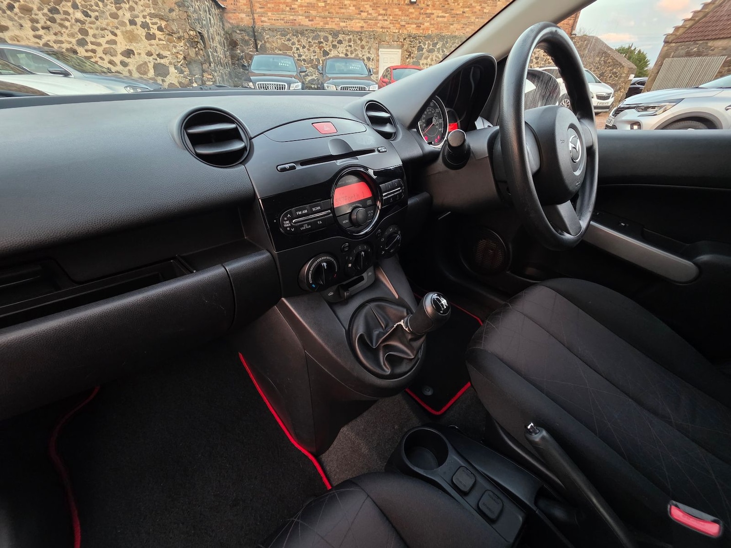 Used Mazda Mazda2 2013 for sale - 76539741: Photo 11