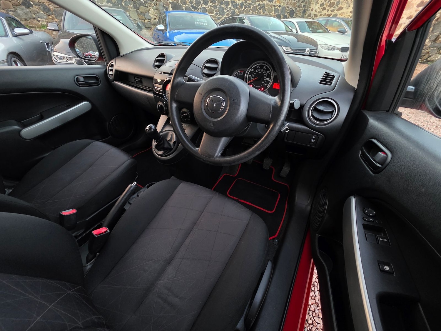 Used Mazda Mazda2 2013 for sale - 76539741: Photo 8