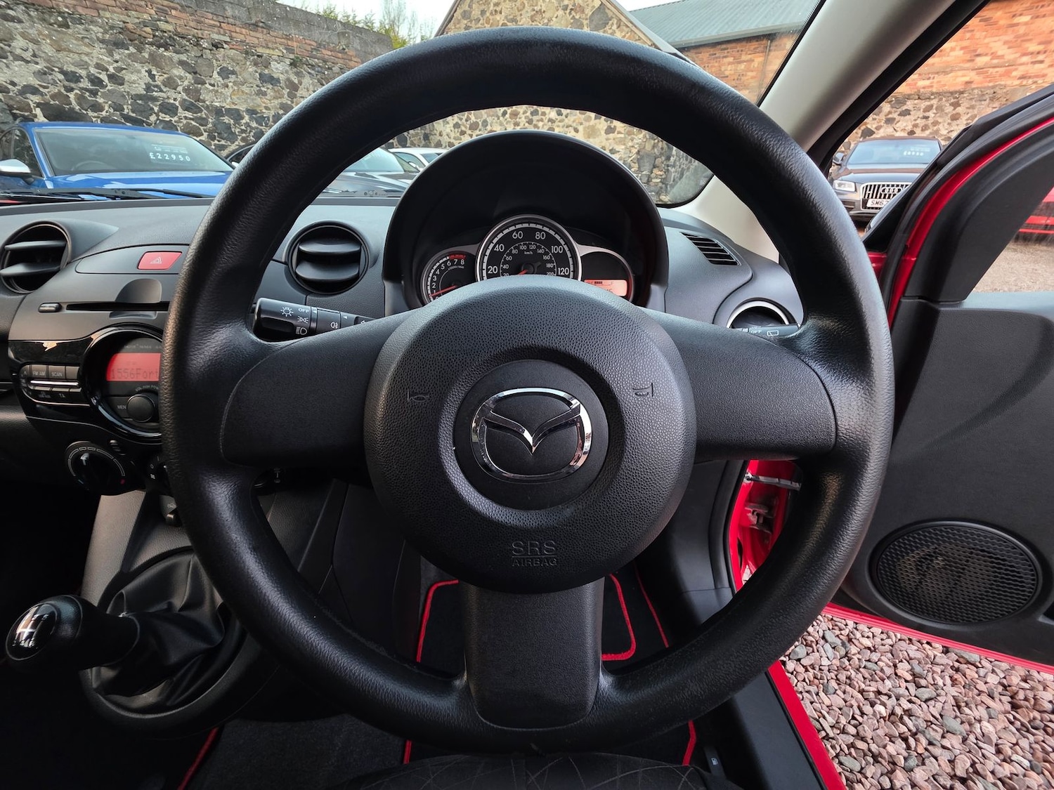 Used Mazda Mazda2 2013 for sale - 76539741: Photo 9