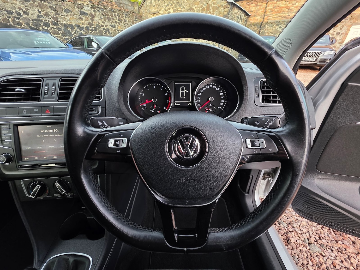 Used Volkswagen Polo 2015 for sale - 76474804: Photo 9