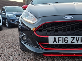 Used Ford Fiesta 2016 for sale - 76704540: Photo