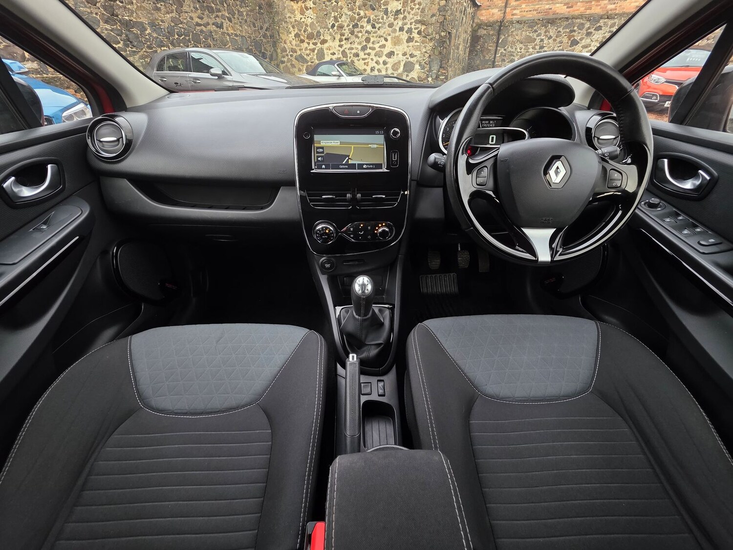 Used Renault Clio 2015 for sale - 77552532: Photo 6