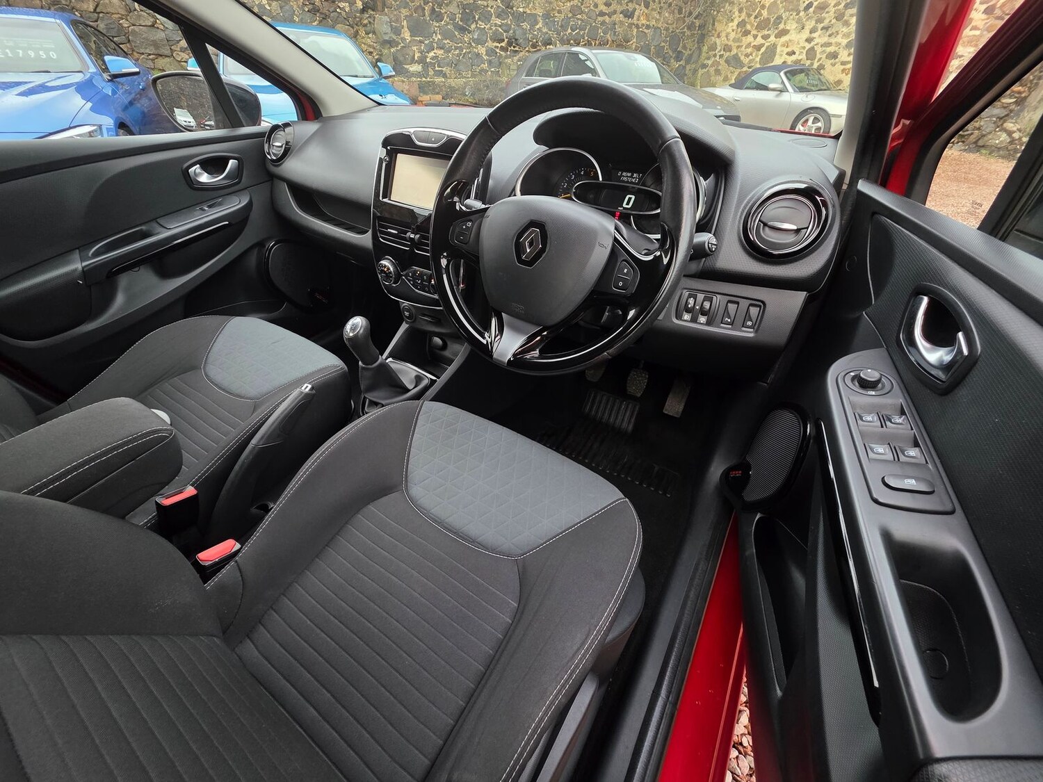 Used Renault Clio 2015 for sale - 77552532: Photo 7