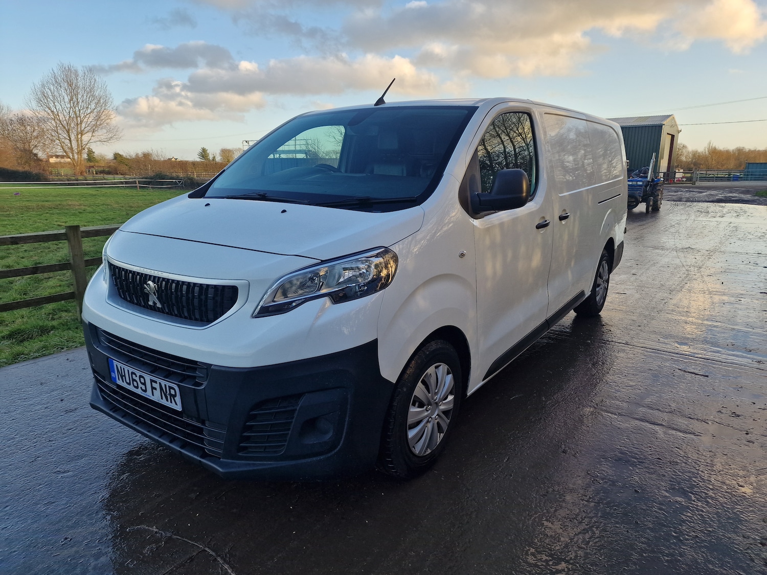 Used Peugeot Expert 2019 for sale - 76895297: Photo 2