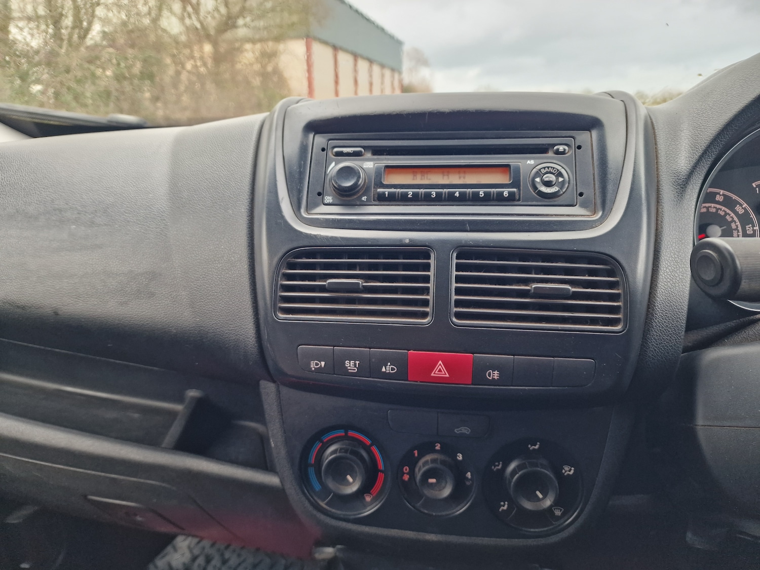 Used Vauxhall Combo 2015 for sale - 77289361: Photo 18