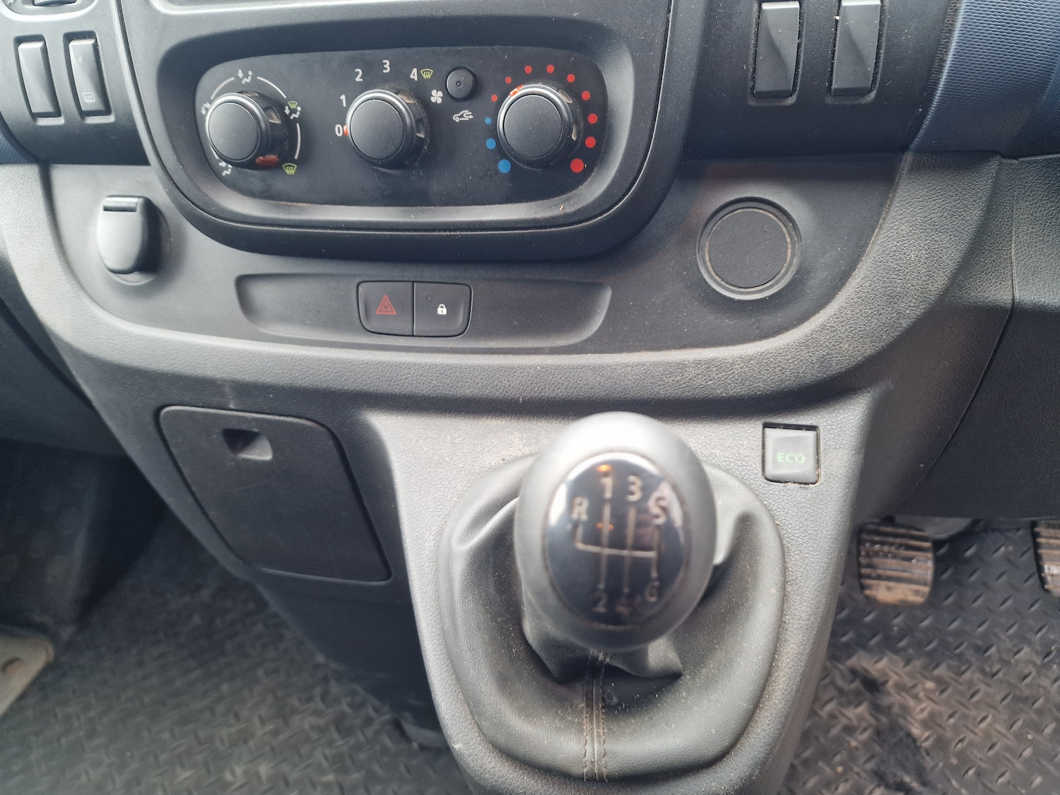 Used Vauxhall Vivaro 2015 for sale - 77210324: Photo 15