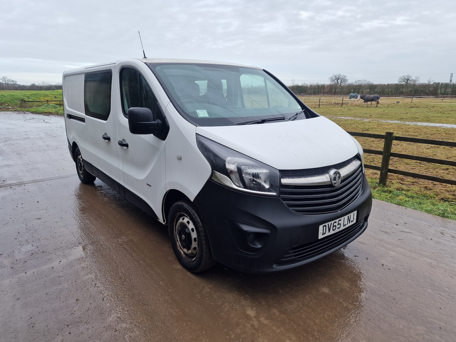 Used Vauxhall Vivaro 2015 for sale - 77210324: Photo 3