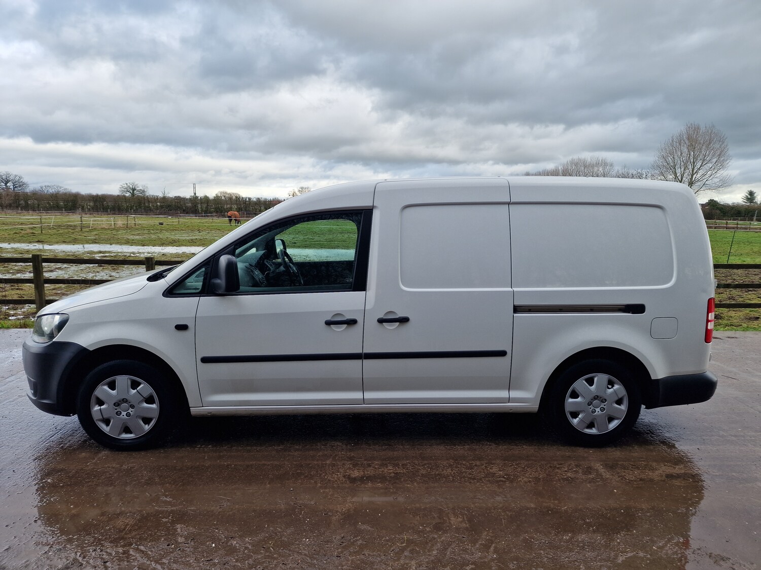 Used Volkswagen Caddy Maxi 2014 for sale - 77529473: Photo 9