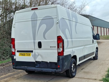 Used Peugeot Boxer 2018 for sale - 77707365: Photo