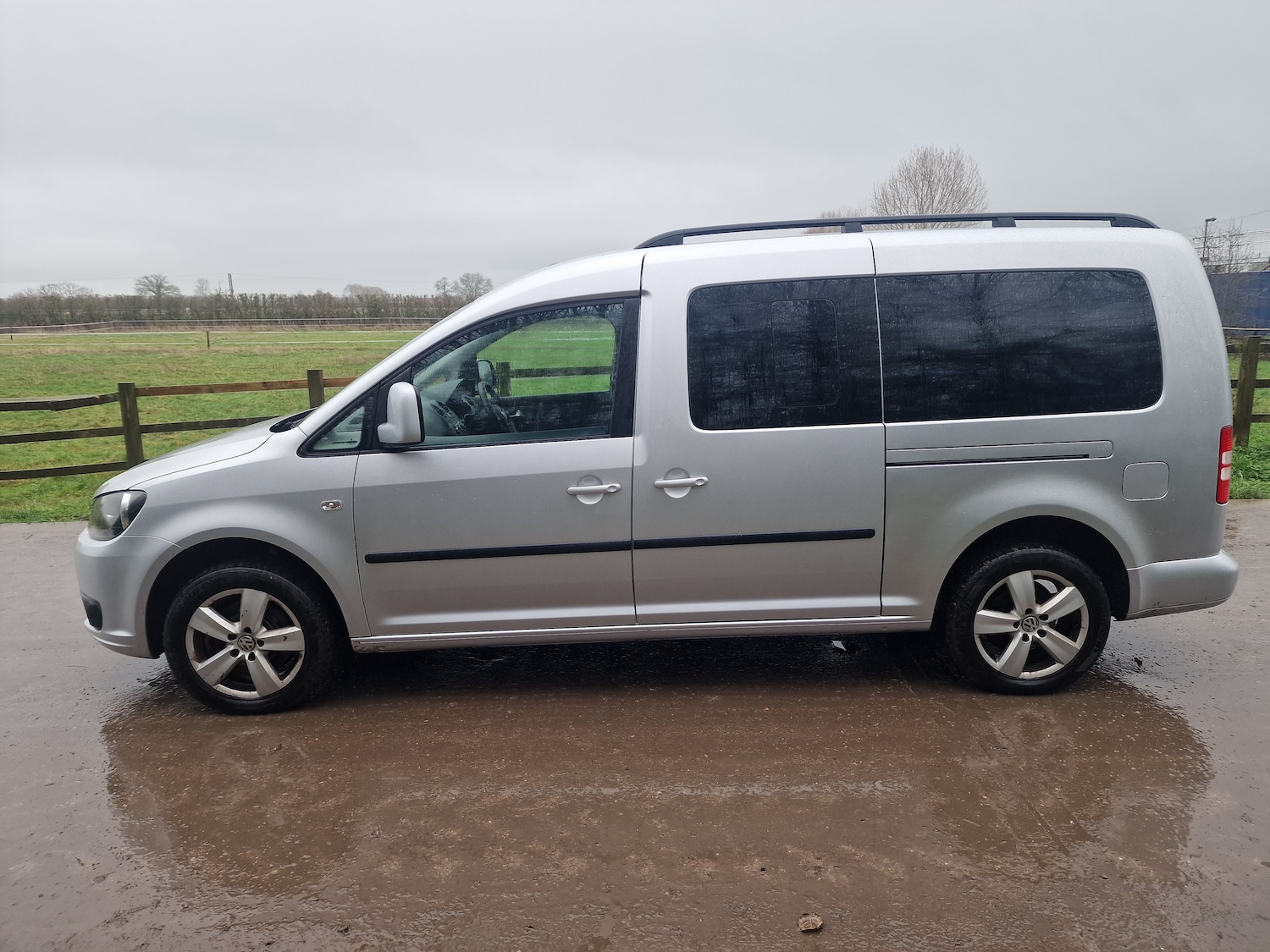 Used Volkswagen Caddy Maxi Life 2014 for sale - 77023122: Photo 9