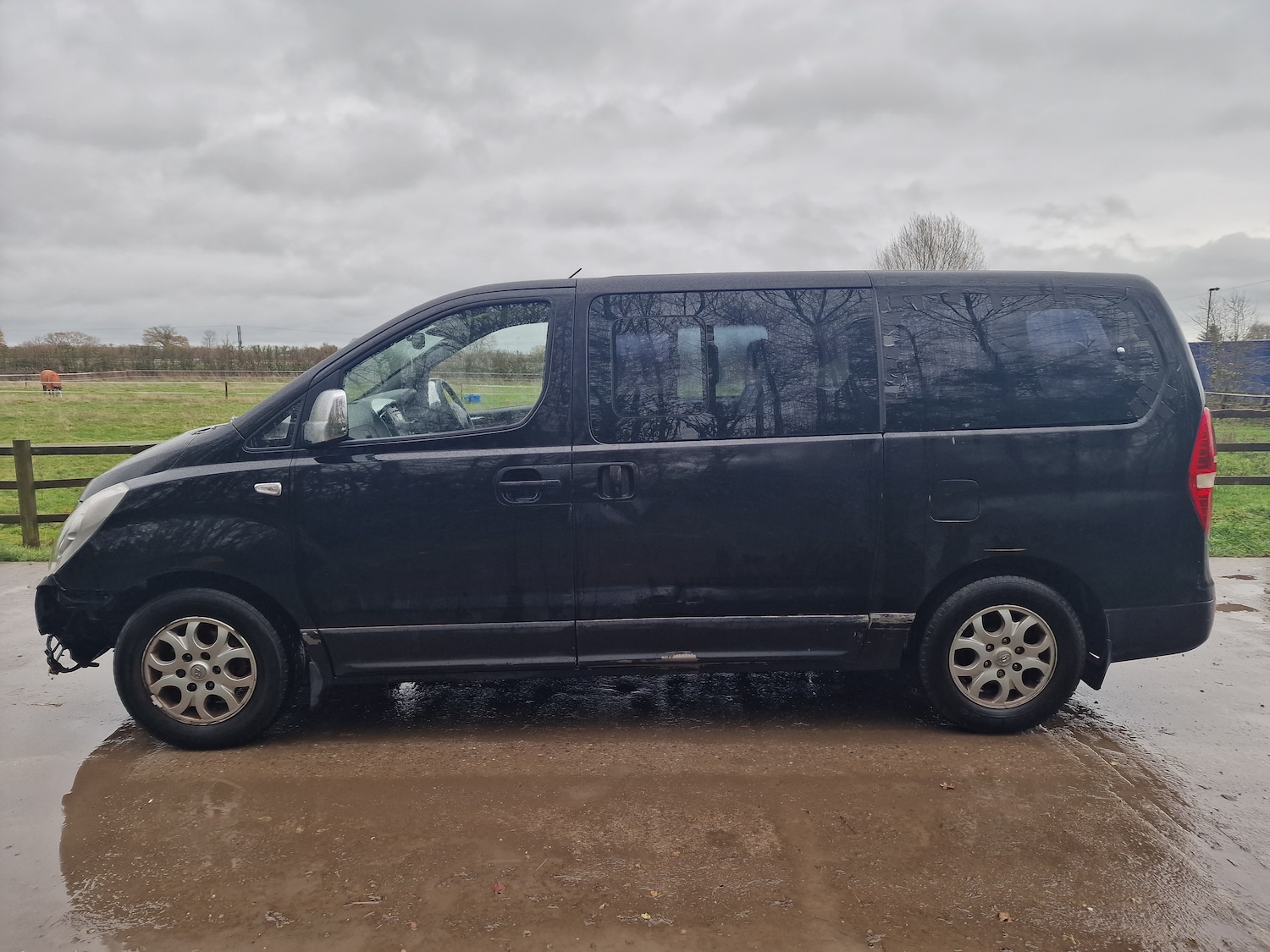 Used Hyundai i800 2012 for sale - 76763348: Photo 9