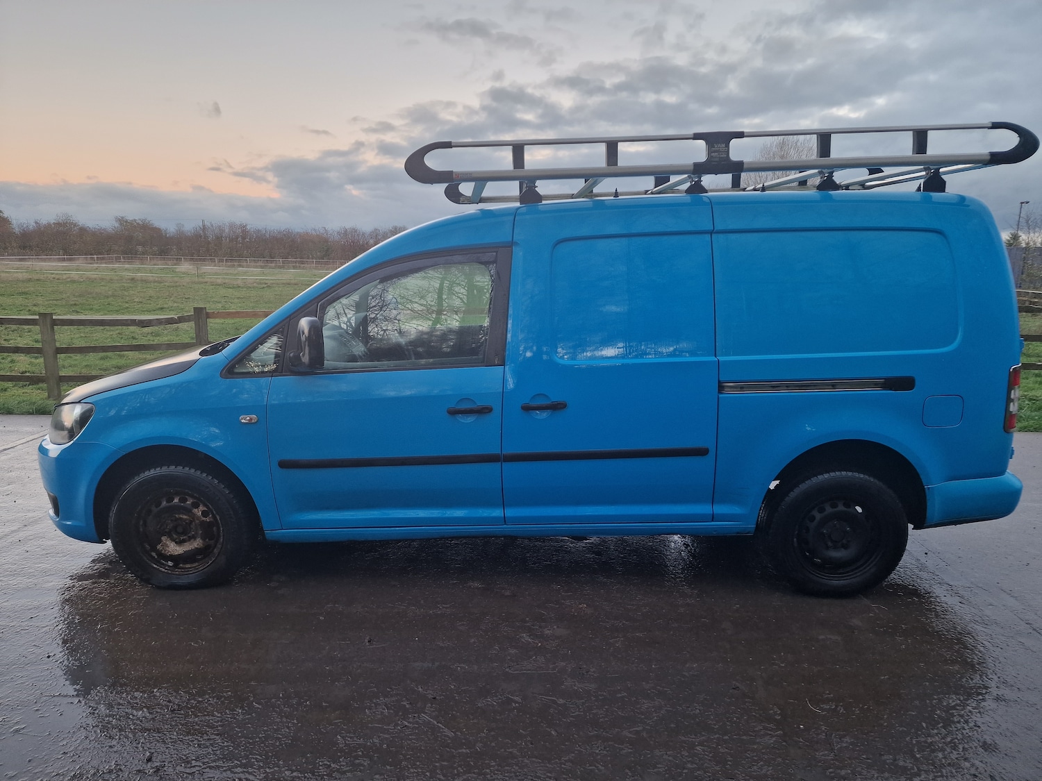 Used Volkswagen Caddy Maxi 2011 for sale - 76692883: Photo 9